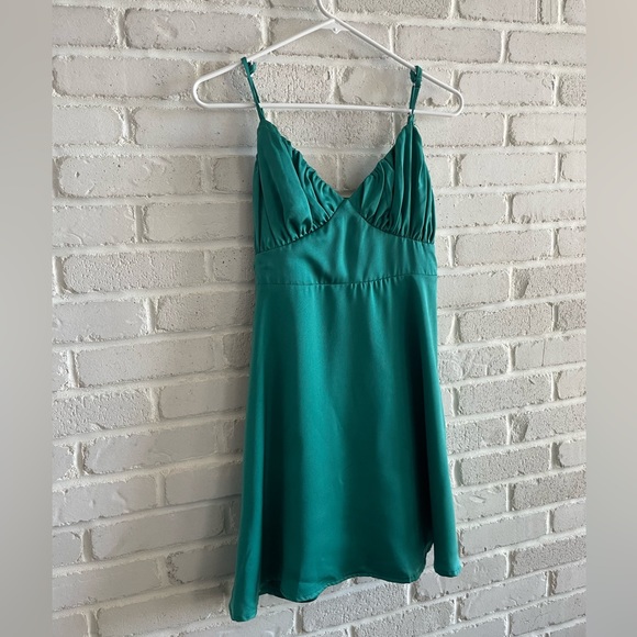 Honey Green Satin Dress, Size Medium. - Picture 4 of 9